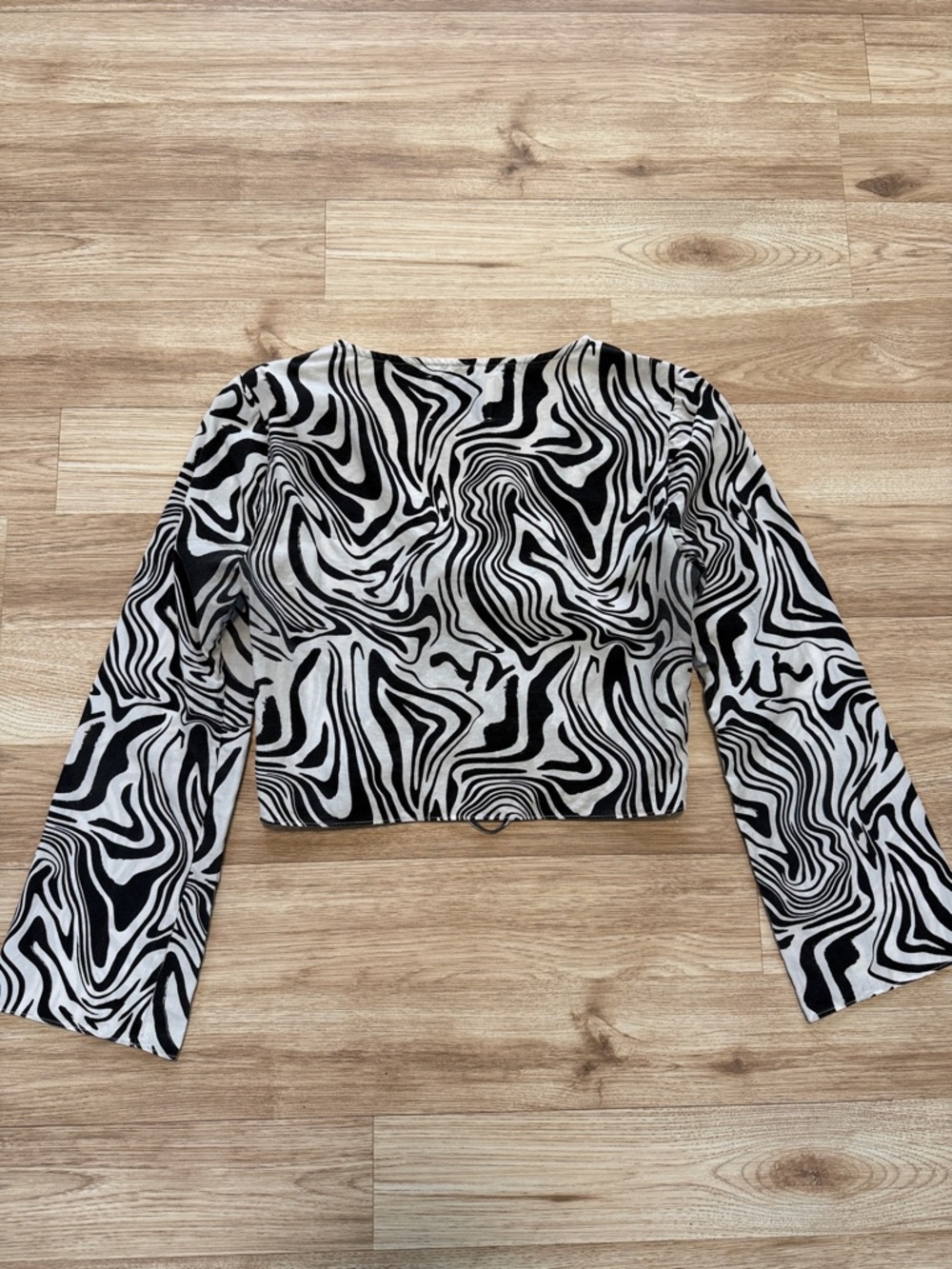 *READ-FLAWS* Paloma Wool Lera Psychedelic Zebra Black & White Swirl Crop Top - Picture 13 of 15